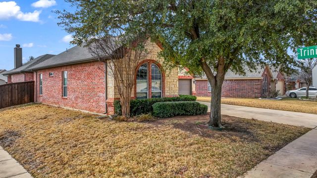 8228 Fall Crest Drive, Fort Worth, TX 76053