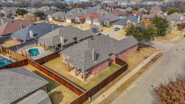 8228 Fall Crest Drive, Fort Worth, TX 76053