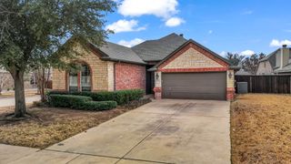 8228 Fall Crest Drive, Fort Worth, TX 76053