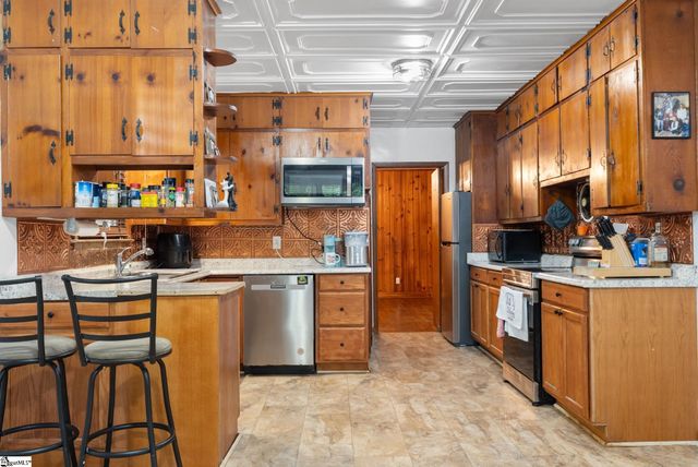 1020 Woodburn Road, Spartanburg, SC 29302