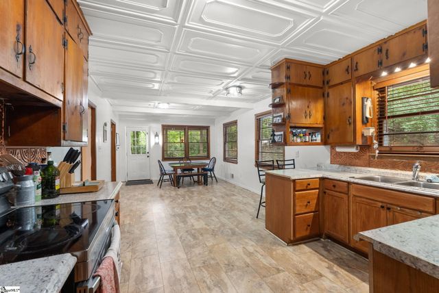 1020 Woodburn Road, Spartanburg, SC 29302