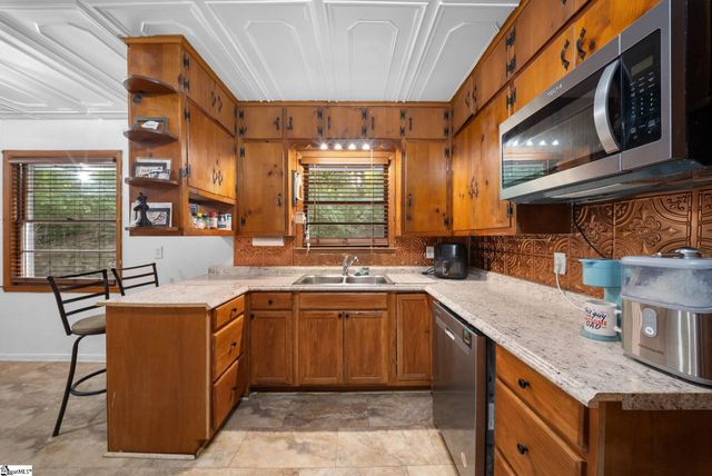 1020 Woodburn Road, Spartanburg, SC 29302