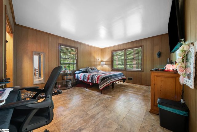 1020 Woodburn Road, Spartanburg, SC 29302