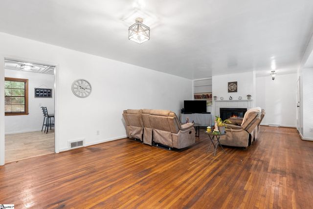 1020 Woodburn Road, Spartanburg, SC 29302