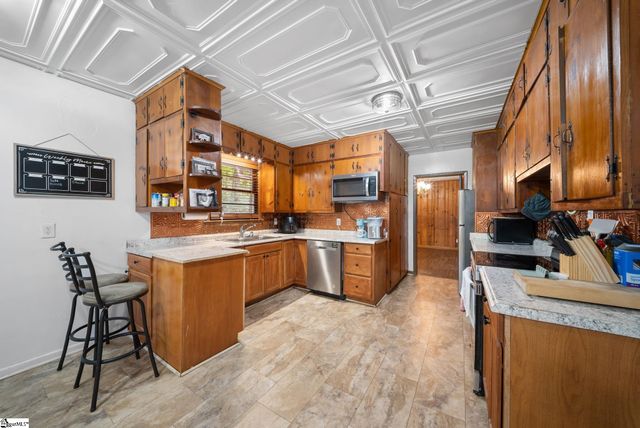 1020 Woodburn Road, Spartanburg, SC 29302