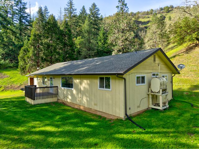 1386 RICHARDSON Rd, Myrtle Creek, OR 97457
