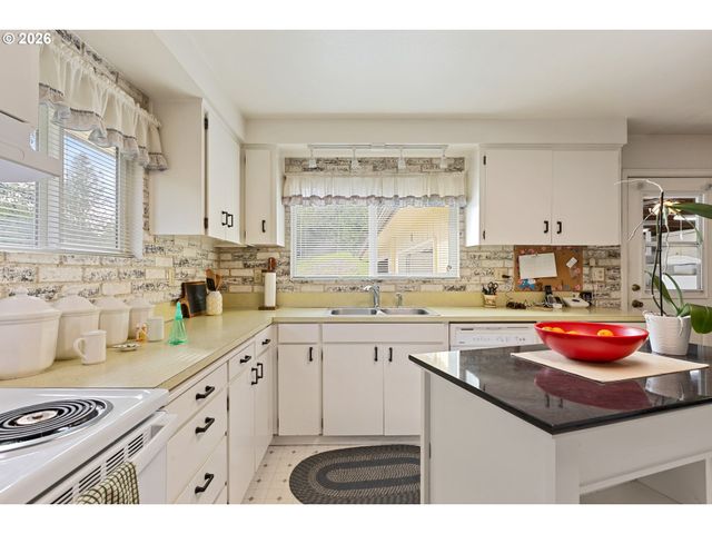 1386 RICHARDSON Rd, Myrtle Creek, OR 97457