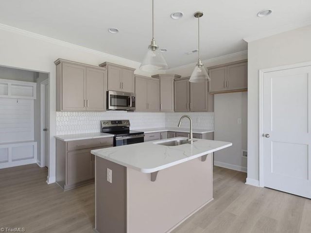 1102 Beeson Court, Clemmons, NC 27012