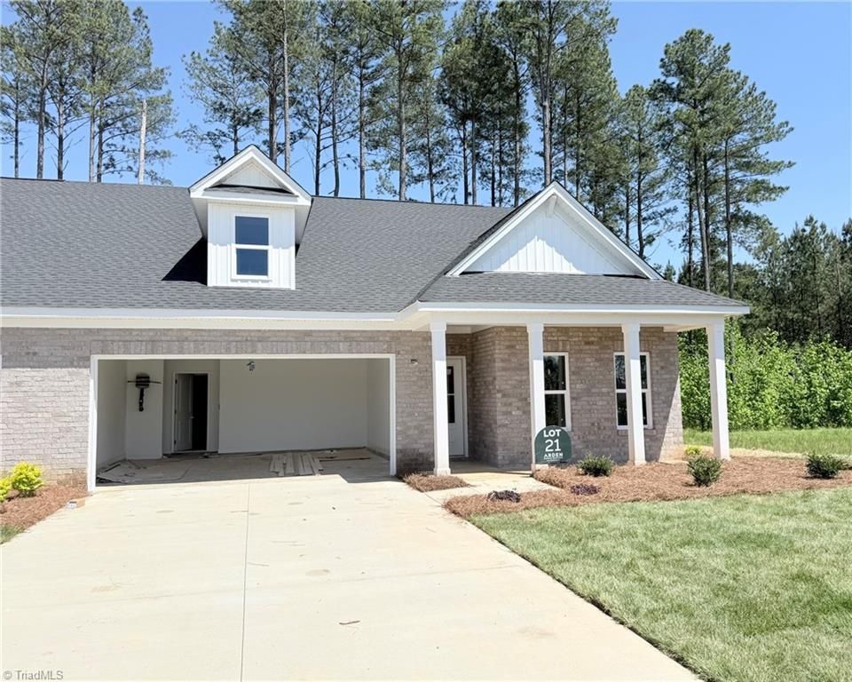 1102 Beeson Court, Clemmons, NC 27012
