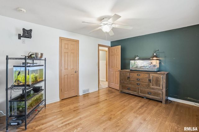 1011 36TH Avenue, East Moline, IL 61244