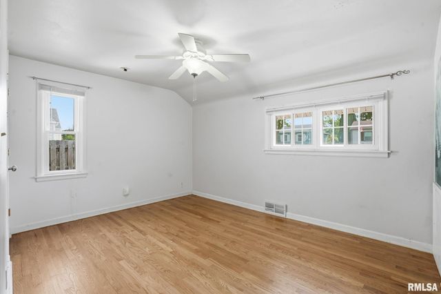 1011 36TH Avenue, East Moline, IL 61244