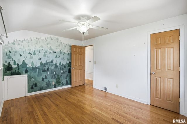 1011 36TH Avenue, East Moline, IL 61244