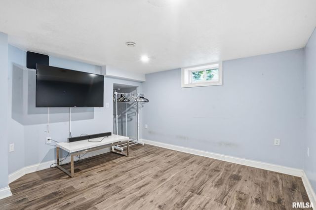 1011 36TH Avenue, East Moline, IL 61244