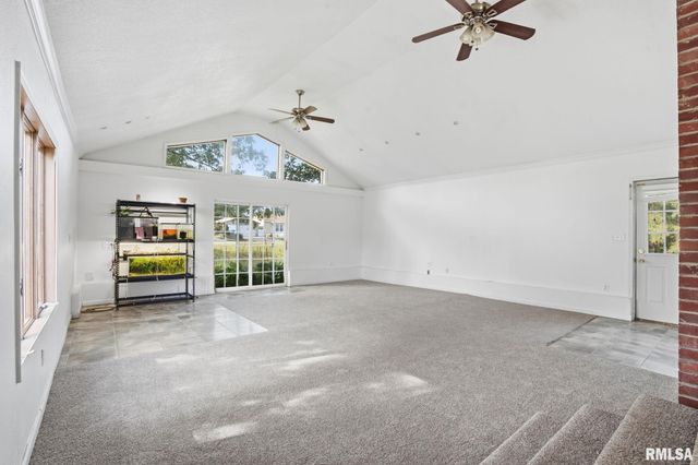 1011 36TH Avenue, East Moline, IL 61244