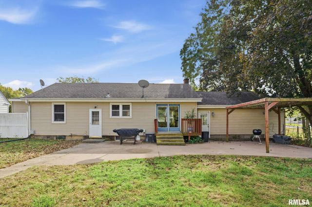 1011 36TH Avenue, East Moline, IL 61244