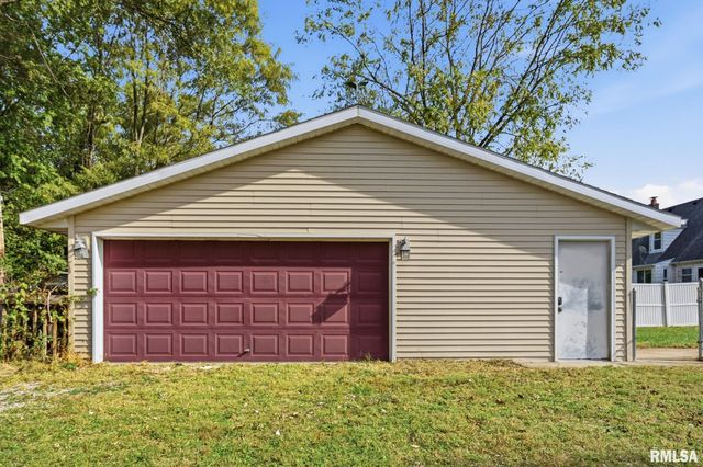 1011 36TH Avenue, East Moline, IL 61244