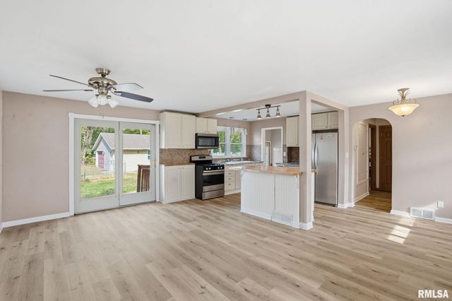 1011 36TH Avenue, East Moline, IL 61244