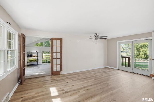 1011 36TH Avenue, East Moline, IL 61244