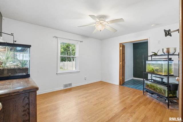 1011 36TH Avenue, East Moline, IL 61244