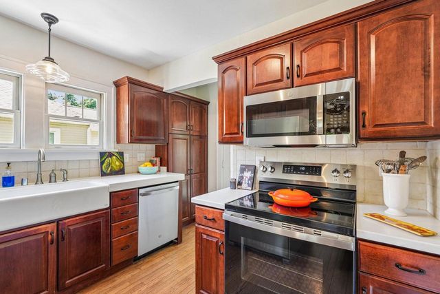 834 S Silver Lake STREET, Oconomowoc, WI 53066