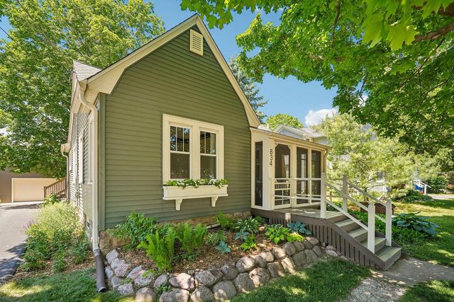 834 S Silver Lake STREET, Oconomowoc, WI 53066