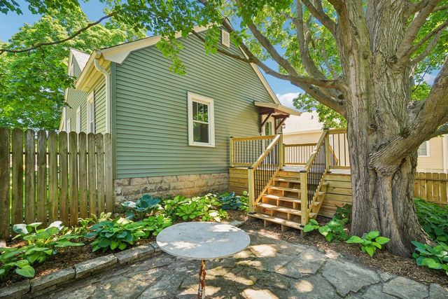 834 S Silver Lake STREET, Oconomowoc, WI 53066