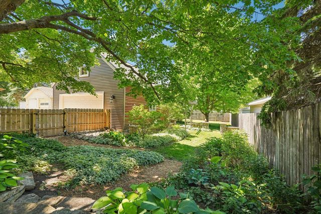 834 S Silver Lake STREET, Oconomowoc, WI 53066