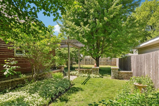 834 S Silver Lake STREET, Oconomowoc, WI 53066