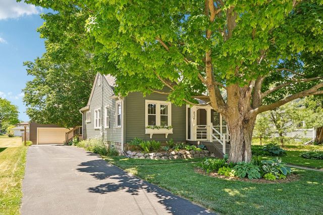 834 S Silver Lake STREET, Oconomowoc, WI 53066