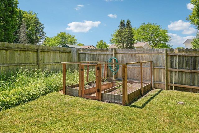 834 S Silver Lake STREET, Oconomowoc, WI 53066