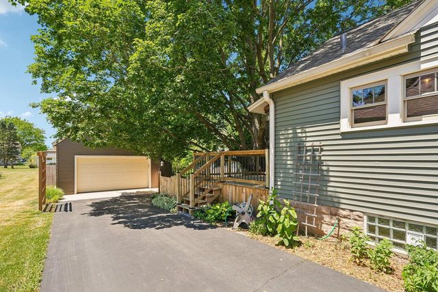 834 S Silver Lake STREET, Oconomowoc, WI 53066