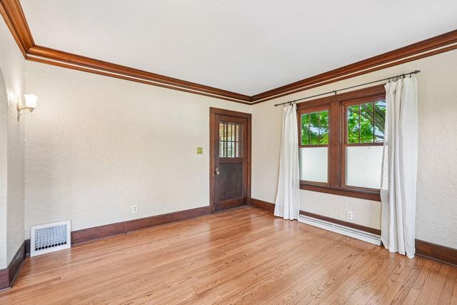 834 S Silver Lake STREET, Oconomowoc, WI 53066