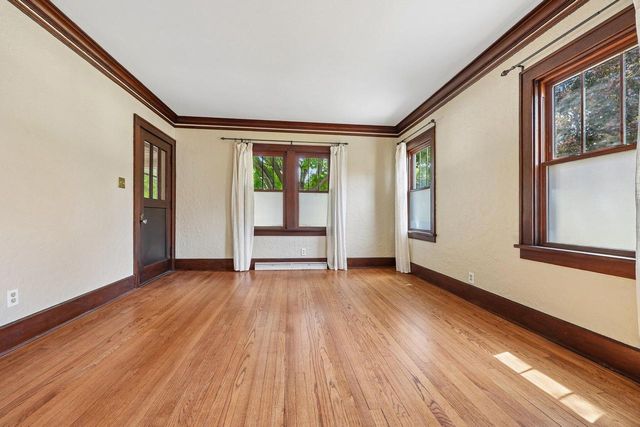 834 S Silver Lake STREET, Oconomowoc, WI 53066