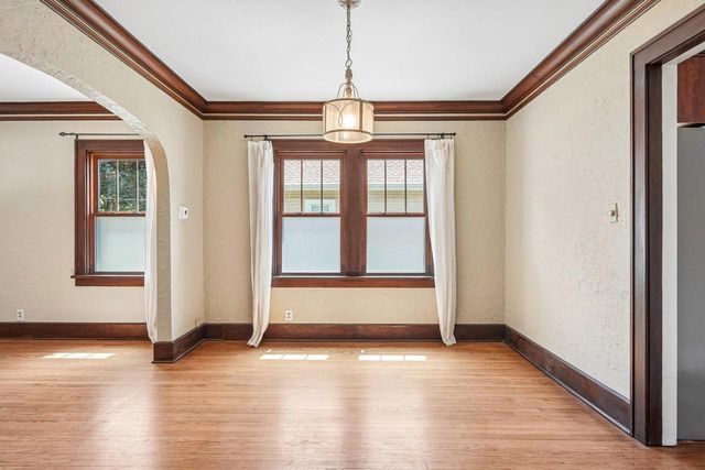 834 S Silver Lake STREET, Oconomowoc, WI 53066