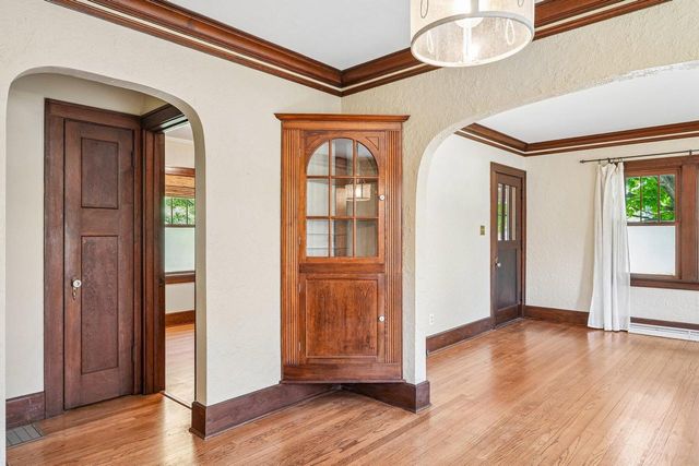 834 S Silver Lake STREET, Oconomowoc, WI 53066