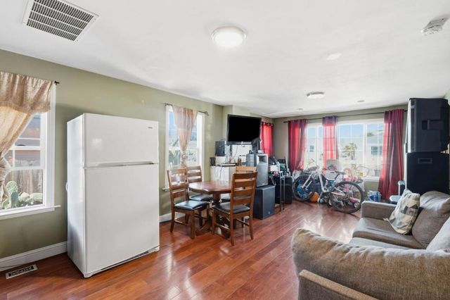 36 Pine Street, Salinas, CA 93901