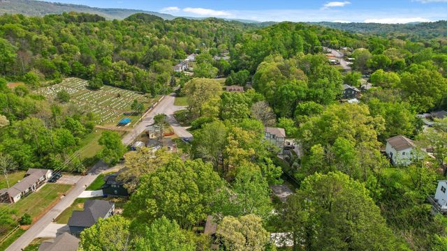 512 Hedgewood Drive, Chattanooga, TN 37405