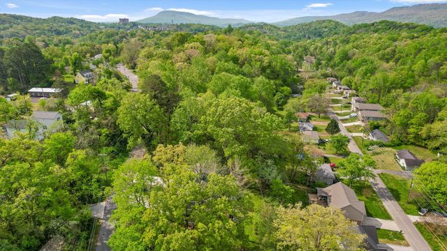 512 Hedgewood Drive, Chattanooga, TN 37405