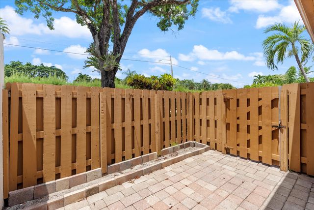 2035 SW 24TH Circle, Boynton Beach, FL 33426
