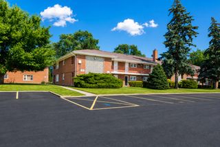 1101 HOLIDAY Lane 8, Des Plaines, IL 60016