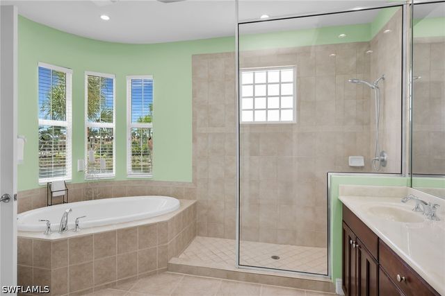 1418 Borghese LN 201, Naples, FL 34114
