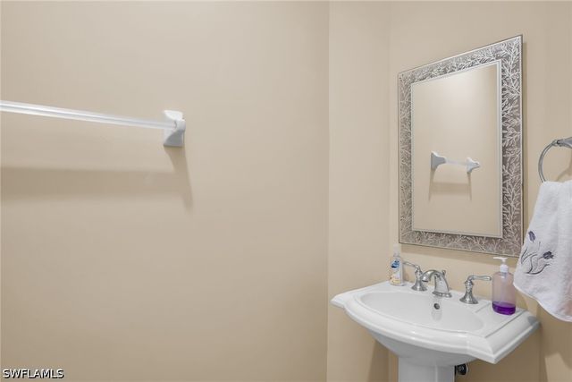 1418 Borghese LN 201, Naples, FL 34114