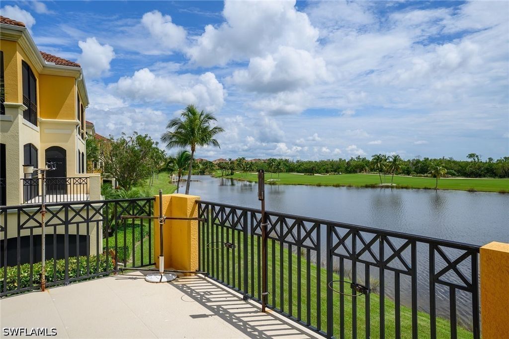 1418 Borghese LN 201, Naples, FL 34114