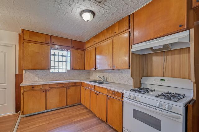 4905 Brinkley Street, Houston, TX 77033