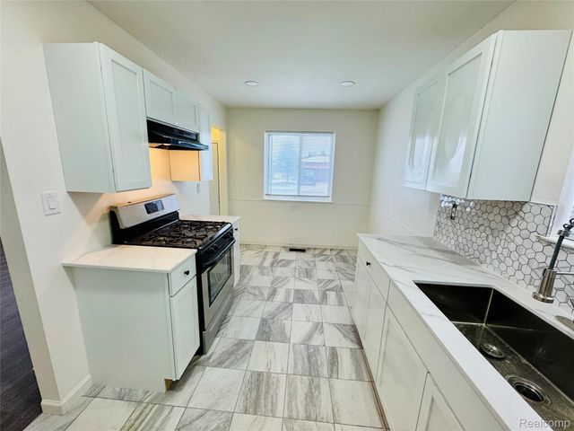 26431 Tom Allen Drive, Warren, MI 48089