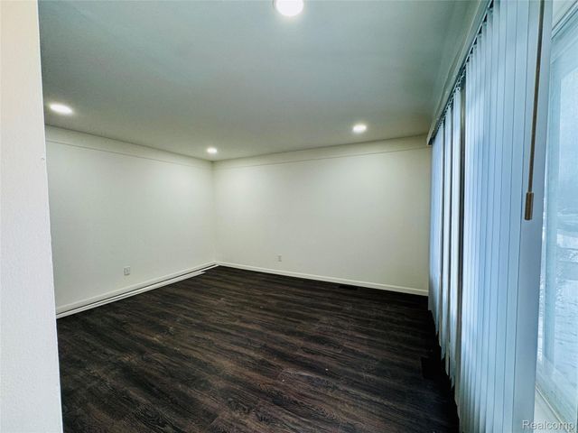 26431 Tom Allen Drive, Warren, MI 48089