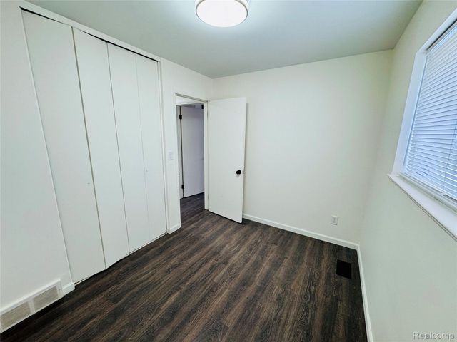 26431 Tom Allen Drive, Warren, MI 48089