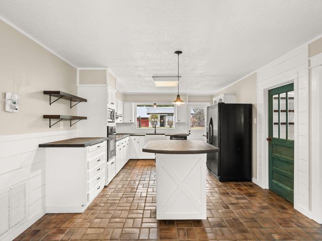 261 Alexandria Hwy, Leesville, LA 71446