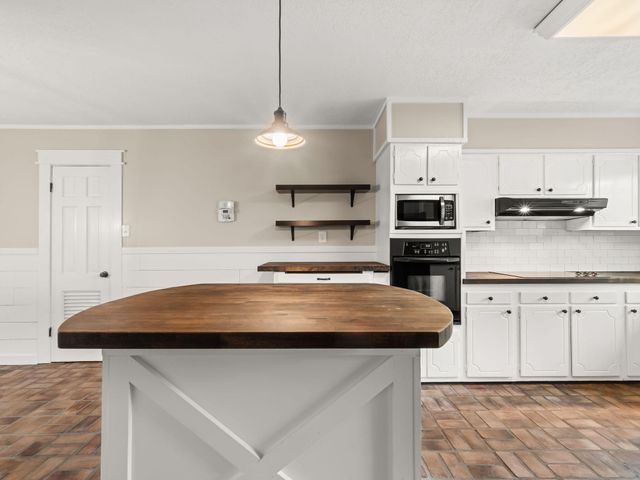 261 Alexandria Hwy, Leesville, LA 71446