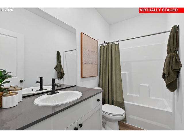 1138 Clemson St, Woodburn, OR 97071